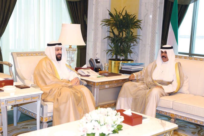 سمو ولي العهد الشيخ نواف الاحمد مستقبلا د علي العمير ﻿