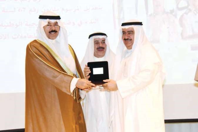 الشيخ محمد الخالد مكرما الفريق م ثابت المهنا