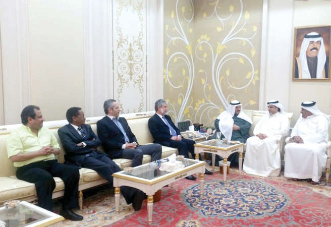 سمو الشيخ ناصر المحمد مستقبلا ماضي الخميس والمشاركين في الملتقى الاعلامي ﻿