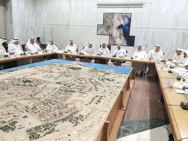 فهد الصانع مترئسا اجتماع اللجنة الفنية 