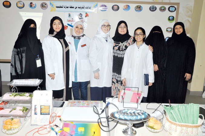 عدد من المشاركات في الملتقى	احمد علي﻿