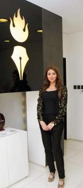 مريم حسين وصورة مع شعلة الانباء فريال حماد