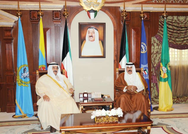 سمو ولي العهد الشيخ نواف الاحمد مستقبلا سمو الشيخ ناصر المحمد ﻿