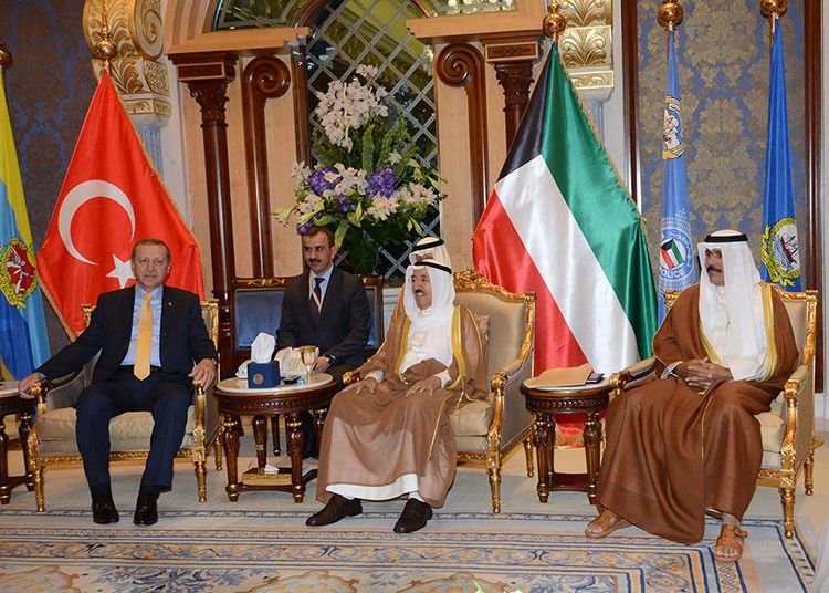 صاحب السمو الامير الشيخ صباح الاحمد والرئيس التركي رجب طيب اردوغان وسمو ولي العهد الشيخ نواف الاحمد خلال المباحثات الرسمية