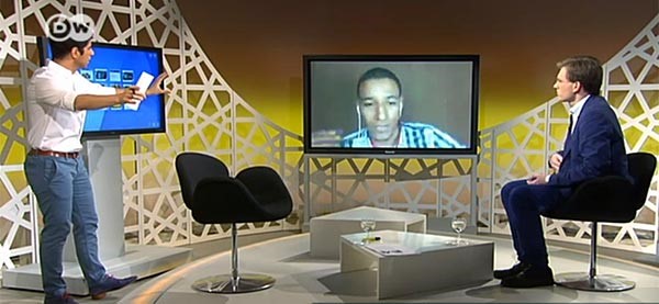 بالفيديو.. مشادة كلامية على الهواء بين منى هلا وداعية حذرها من الانجاب غير الشرعي وهي ترد: ده قذف محصنات