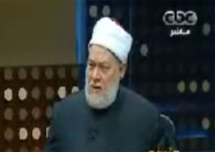 بالفيديو.. جمعة يوضح حكم استخدام المرأة لـ"المانيكير" في الصلاة