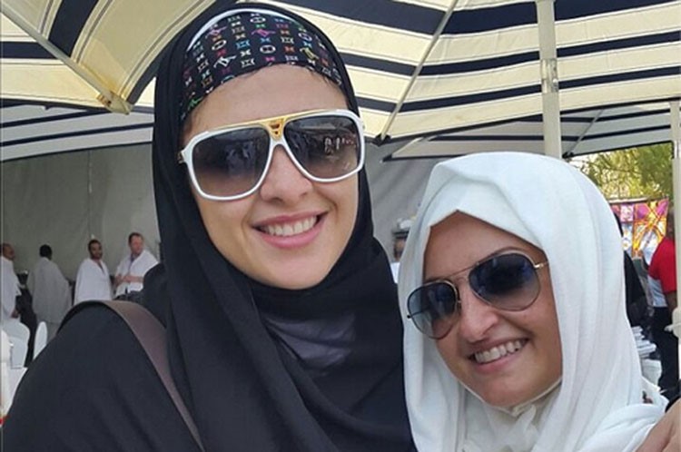 بالصور.. شاهد عدد من الفنانات بالحجاب 