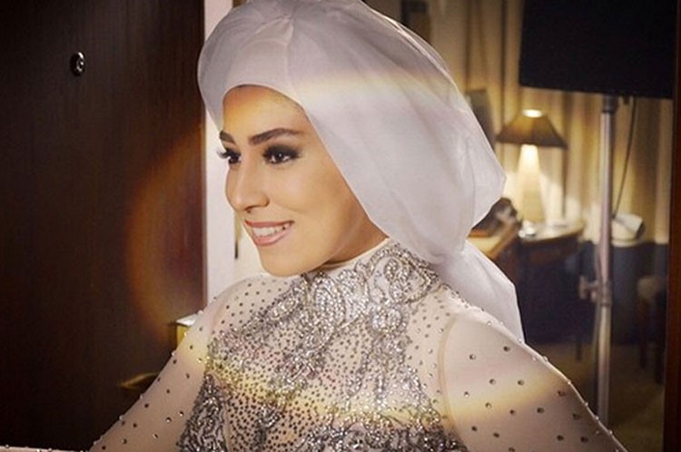 بالصور.. شاهد عدد من الفنانات بالحجاب 
