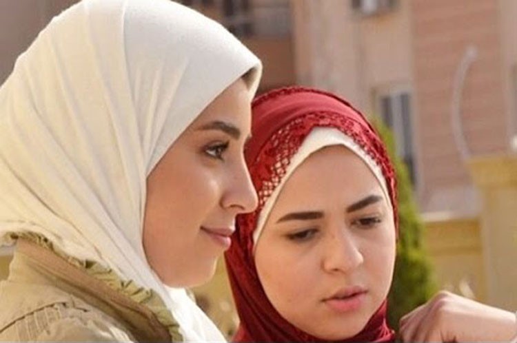بالصور.. شاهد عدد من الفنانات بالحجاب 