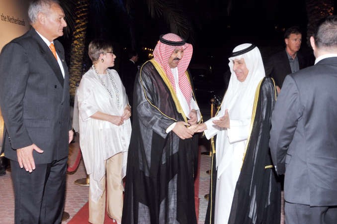 وليد الخبيزي في حديث باسم مع السفير السعودي دعبدالعزيز الفايز﻿