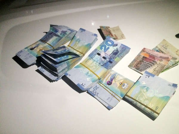 5 الاف دينار حصيلة بيع املاك الدولة ضبطت مع العصابة