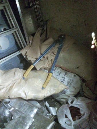 مقص لزوم السرقة والتقطيع