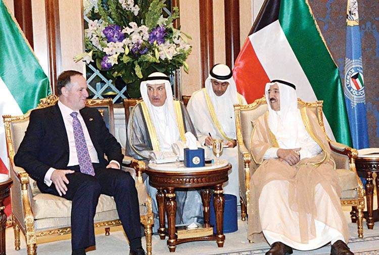صاحب السمو الامير الشيخ صباح الاحمد لدى استقباله رئيس وزراء نيوزيلندا جون كي