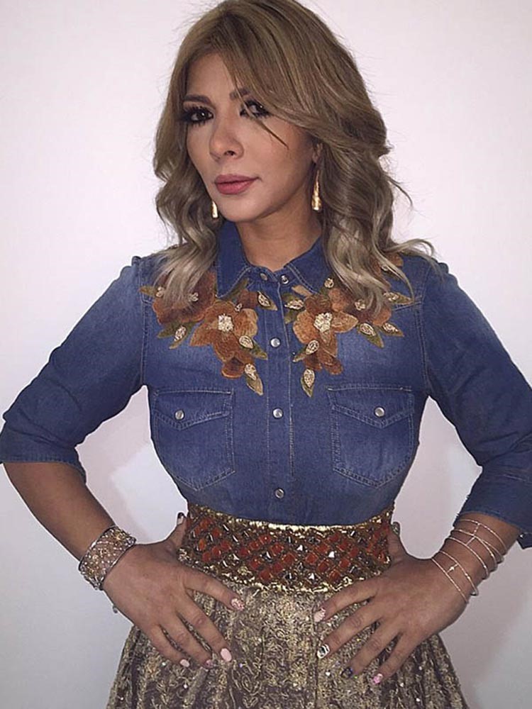 بالصور.. أصالة في كامل أناقتها بـ«لوك» يعيدها للشباب
