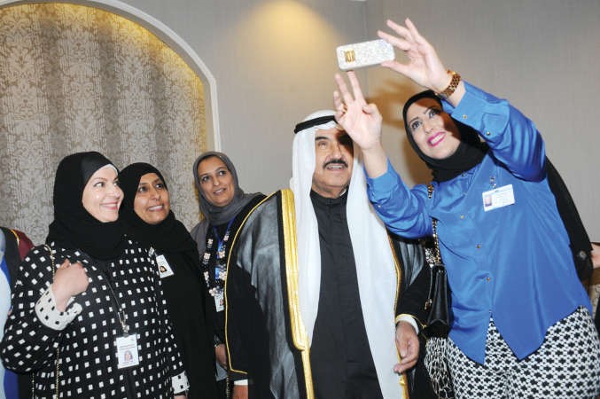سيلفي مع سمو الشيخ ناصر المحمد﻿