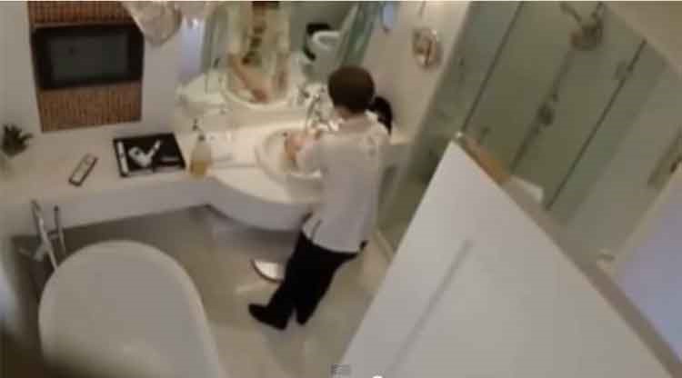 بالفيديو.. فنادق تنظف الحمامات وكؤوس الشرب بنفس القماشة