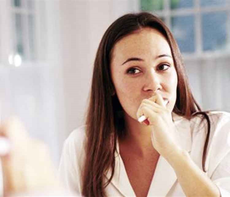 كيف تهدد التهابات اللثة والأسنان الحامل والجنين؟