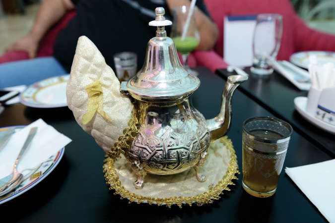 «الدار» عراقة المطبخ المغربي بأشهى الأطباق والوصفات المختارة
