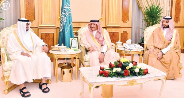 ولي العهد السعودي صاحب السمو الملكي الامير محمد بن نايف وولي ولي العهد صاحب السمو الملكي الامير محمد بن سلمان يستقبلان صاحب السمو الشيخ محمد بن زايد ولي عهد ابوظبي نائب القائد الاعلى للقوات المسلحة	واس