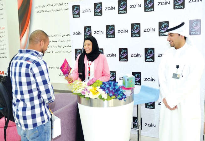 فريق زين يستقبل الطلبة والطالبات﻿