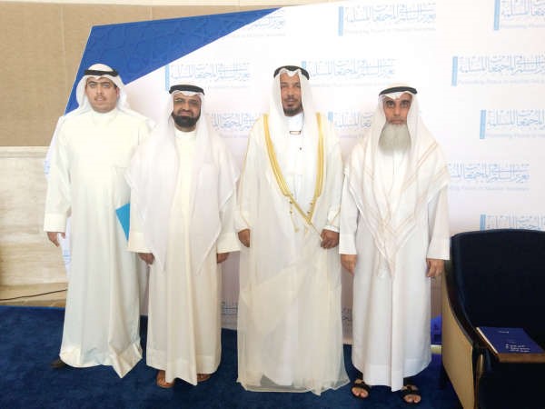 دعبدالله المعتوق مع عدد من المشاركين الكويتيين في منتدى تعزيز السلم في المجتمعات المسلمة