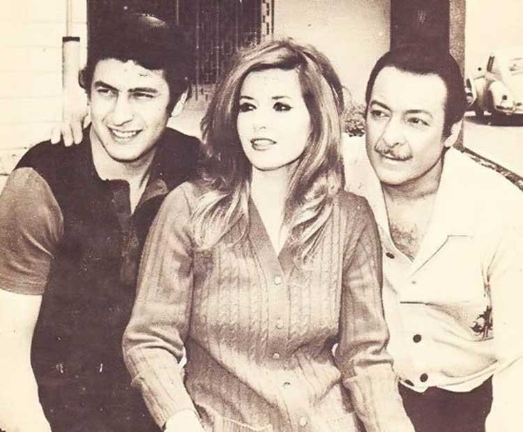 ميرفت أمين تتوسط رشدي أباظة وعمر خورشيد في صورة نادرة