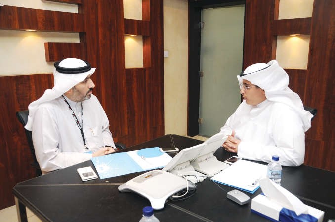 راشد الابراهيم متحدثا للزميل محمود الموسوي 	فريال حماد﻿