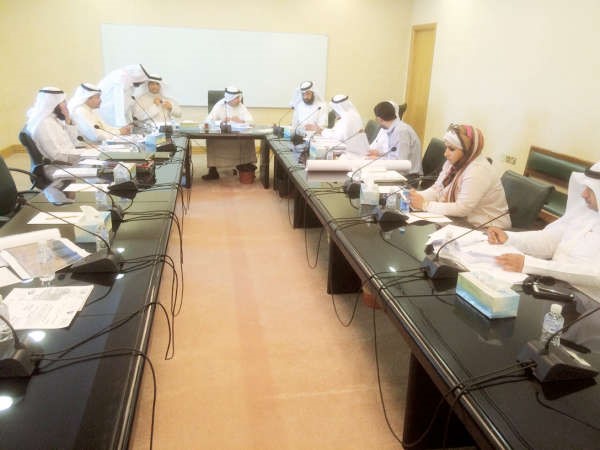 عادل الميع مترئسا اجتماع اللجنة
