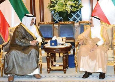 صاحب السمو الامير الشيخ صباح الاحمد مستقبلا سمو رئيس الوزراء الشيخ جابر المبارك ﻿
