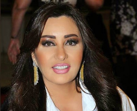لطيفة تكرّم خادمتها في عيد العمال.. شاهد