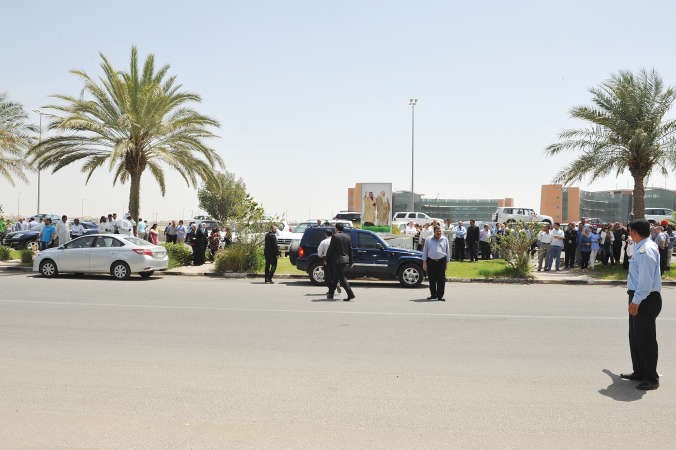 لقطة تبين عملية الاخلاء الوهمي لموظفي المشتركة