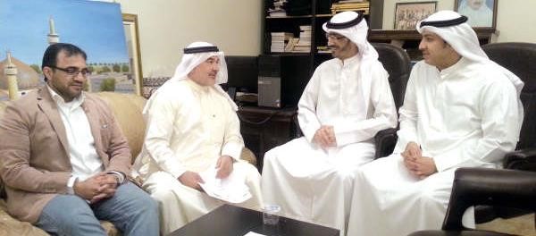 صالح عاشور خلال استقباله وفدا من الجمعية الطبية