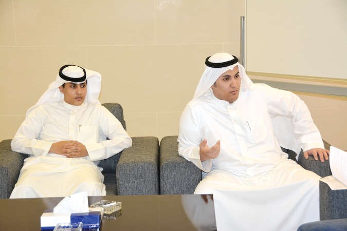 فايز الهاجري وشقيقه عقاب خلال الحوار