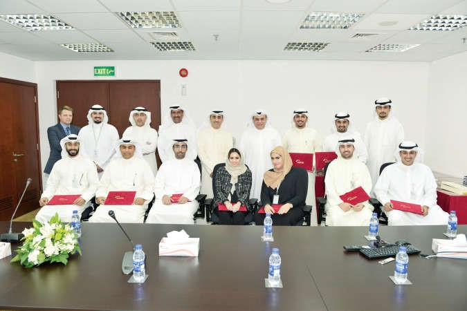 الماجد متوسطا عددا من المديرين والموظفين الحاصلين على الماجستير