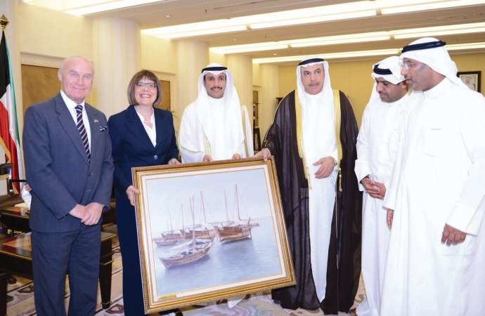 رئيس مجلس الامة مرزوق الغانم يتبادل الهدايا التذكارية مع نظيرته الصربية بحضور فيصل الشايع واحمد القضيبي وجمال الدغيشم