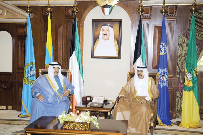 سمو ولي العهد الشيخ نواف الاحمد مستقبلا سمو الشيخ ناصر المحمد﻿