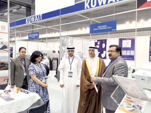 السفير متعب المطوطح اثناء زيارته لمعرض بروجكت قطر 2015 