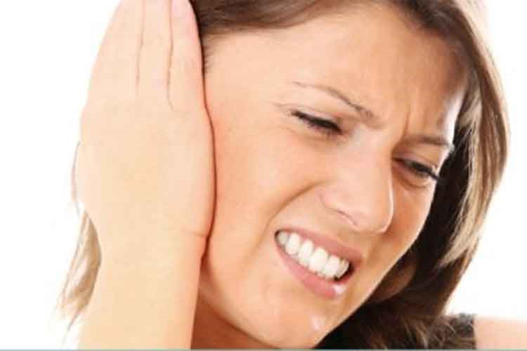 دراسة تكشف فوائد النميمة على صحتك