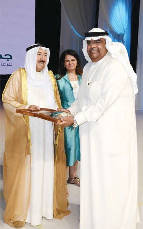 سمو الامير مكرما الملحن انور عبدالله
