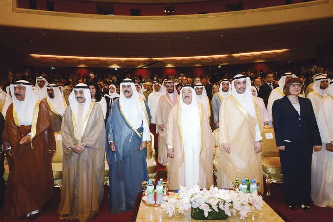 صاحب السمو الامير الشيخ صباح الاحمد وسمو ولي العهد الشيخ نواف الاحمد ورئيس مجلس الامة مرزوق الغانم وجاسم الخرافي والشيخ جابر العبدالله في مقدمة الحضور