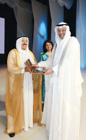 صاحب السمو الامير الشيخ صباح الاحمد مكرما د علي العبيدي