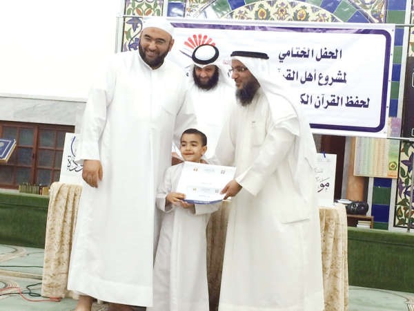 تكريم احد الحافظين