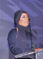 الاعلامية ايمان نجم اثناء الحفل﻿