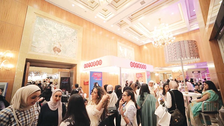 جانب من حفل العشاء للمشاركات في المشاريع الصغيرة لمعرض Light Expo﻿