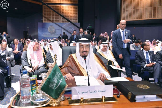 خادم الحرمين الشريفين مترئسا وفد المملكة العربية السعودية خلال القمة العربية في شرم الشيخ واس﻿