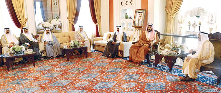 جانب من اللقاء بين صاحب السمو الامير وصاحب السمو الملكي الامير محمد بن سلمان وسمو ولي العهد الشيخ نواف الاحمد وسمو رئيس الوزراء الشيخ جابر المبارك والشيخ ناصر صباح الاحمد والشيخ صباح الخالد والشيخ محمد الخالد