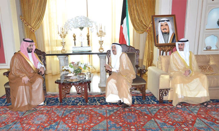 صاحب السمو الامير خلال اللقاء مع ولي ولي العهد السعودي بحضور رئيس مجلس الامة مرزوق الغانم 