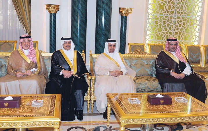 تركي الدخيل وعدد من اعضاء الوفد السعودي