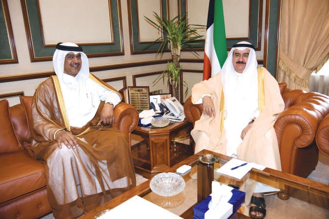 محافظ العاصمة الفريق متقاعد ثابت المهنا مستقبلا السفير القطري حمد ال حنزاب﻿