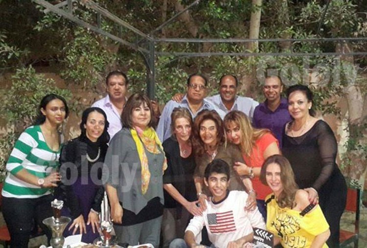 بالصور.. ماجدة تحتفل بعيد ميلادها مع عائلتها